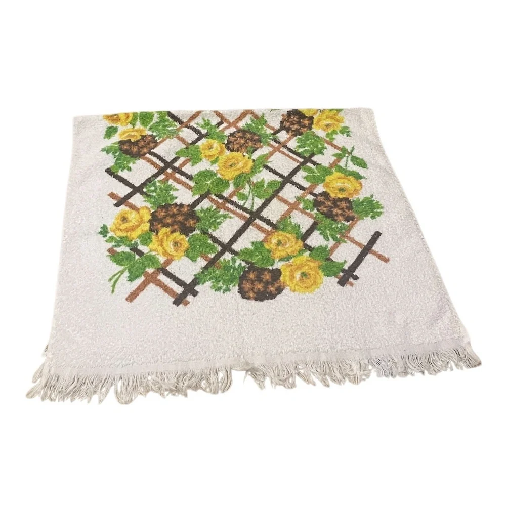 Vintage Cannon Rose GarBath Towel, Crisp Terry Cloth,‎ Yellow Roses on Lattice